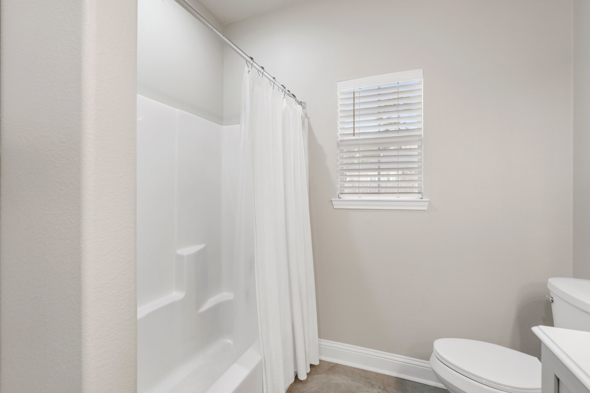 413 East Spruce Street Huntington, TX 75949 - Photo 22 of 37 a bathroom with a toilet and a shower