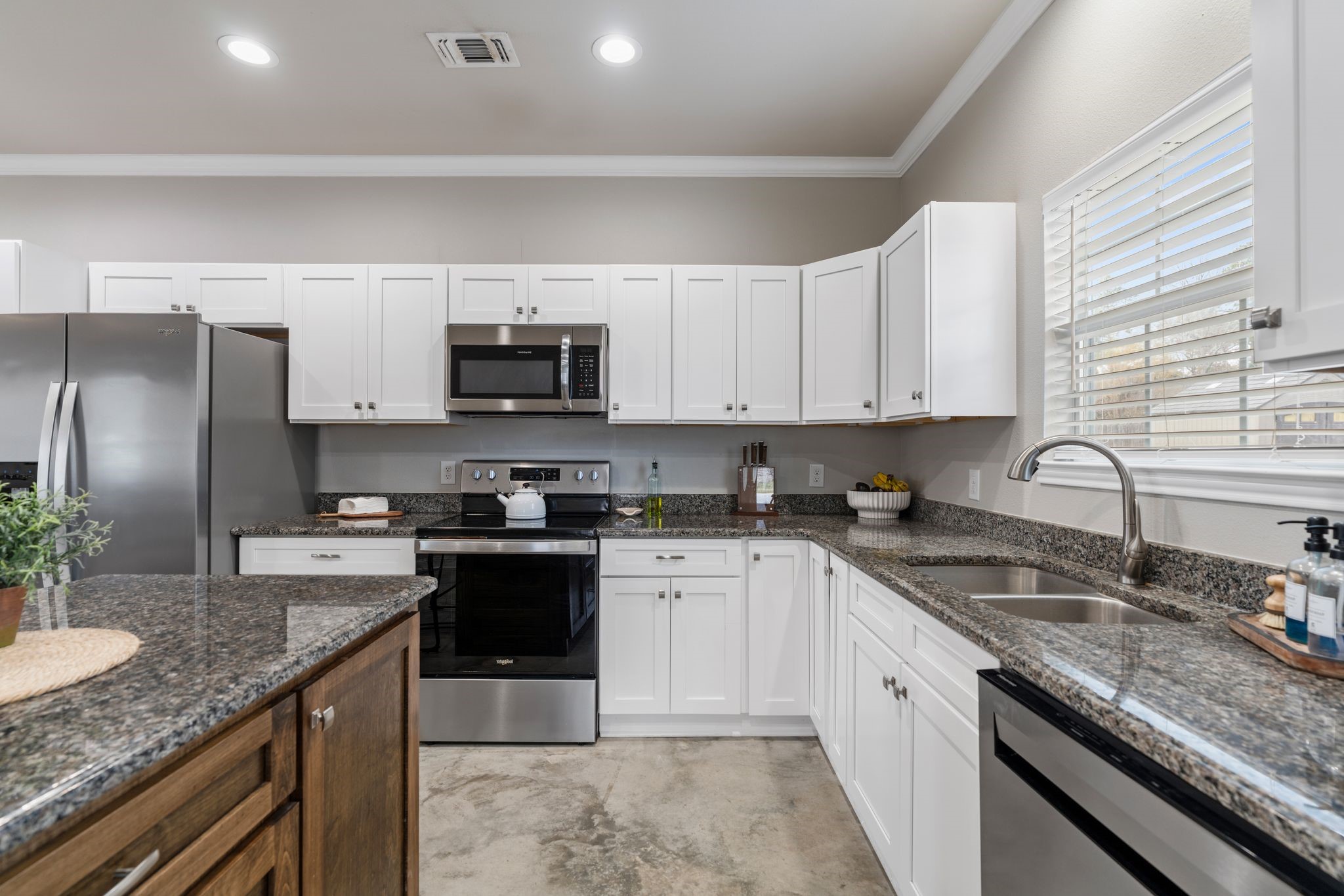 413 East Spruce Street Huntington, TX 75949 - Photo 24 of 37 a kitchen with stainless steel appliances granite countertop a sink stove and refrigerator
