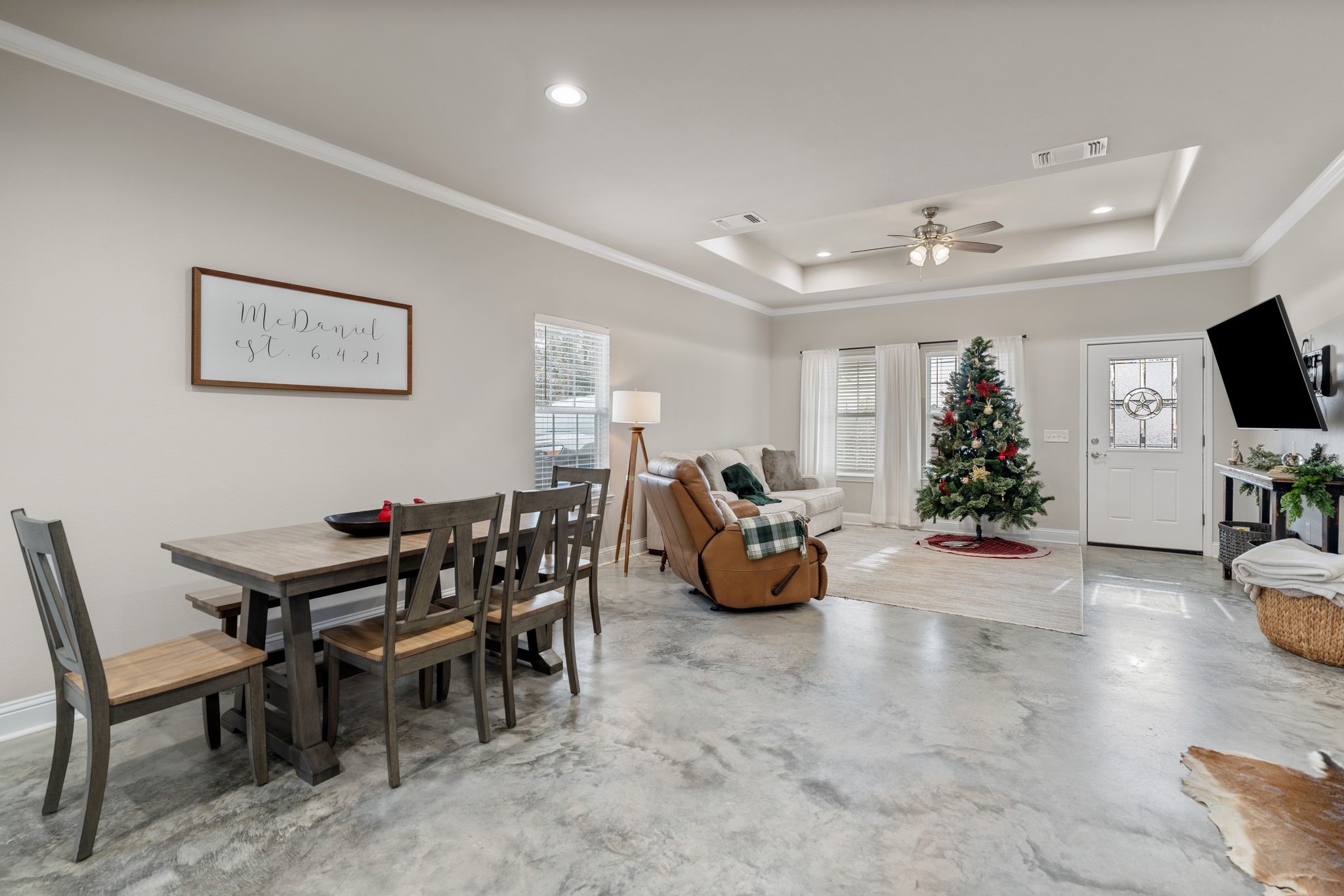 413 East Spruce Street Huntington, TX 75949 - Photo 6 of 37 a view of a livingroom with furniture and a flat screen tv