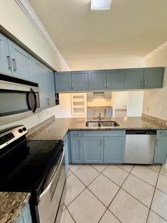 $2,100 | 6510 Emerald Dunes Drive, Unit 304, West Palm Beach, FL 33411