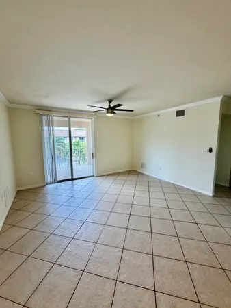 $2,100 | 6510 Emerald Dunes Drive, Unit 304, West Palm Beach, FL 33411