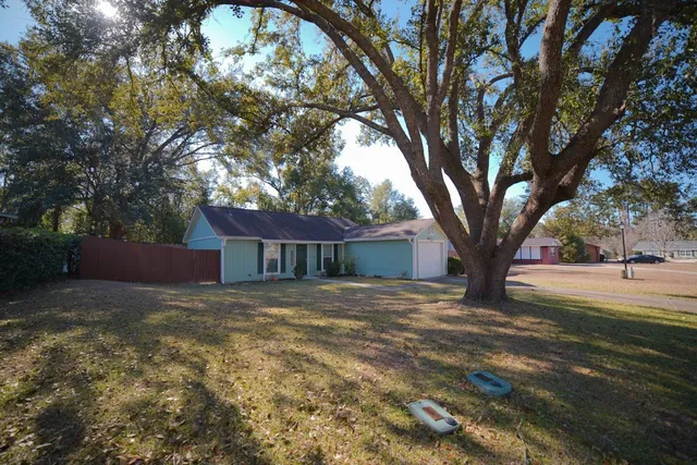 $1,700 | 8609 Kingston Court, Tallahassee, FL 32311