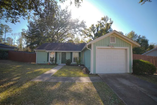 $1,700 | 8609 Kingston Court, Tallahassee, FL 32311