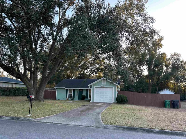 $1,700 | 8609 Kingston Court, Tallahassee, FL 32311