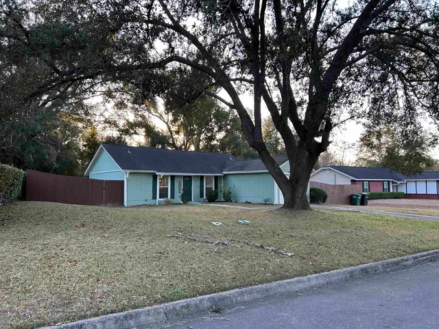 $1,700 | 8609 Kingston Court, Tallahassee, FL 32311