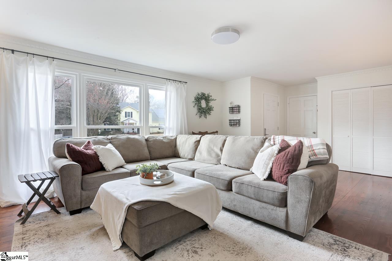 113 Pigeon Point Greenville, SC 29607 - Photo 5 of 36