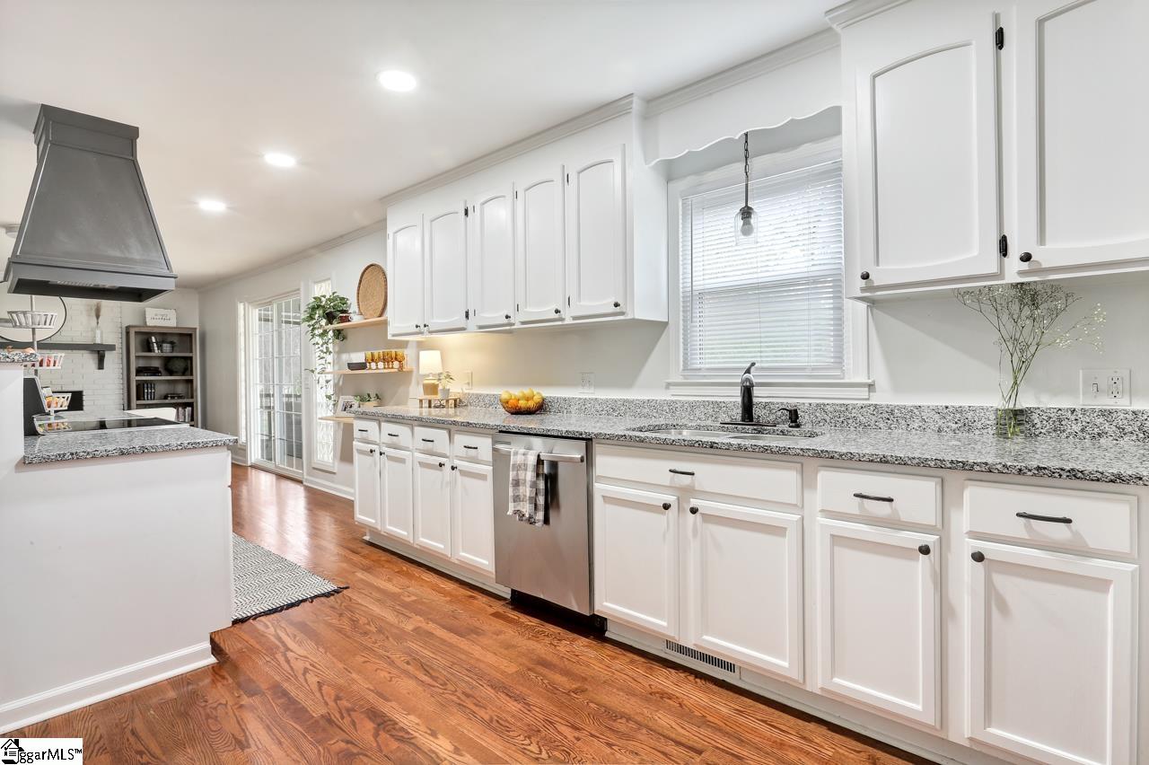 113 Pigeon Point Greenville, SC 29607 - Photo 9 of 36