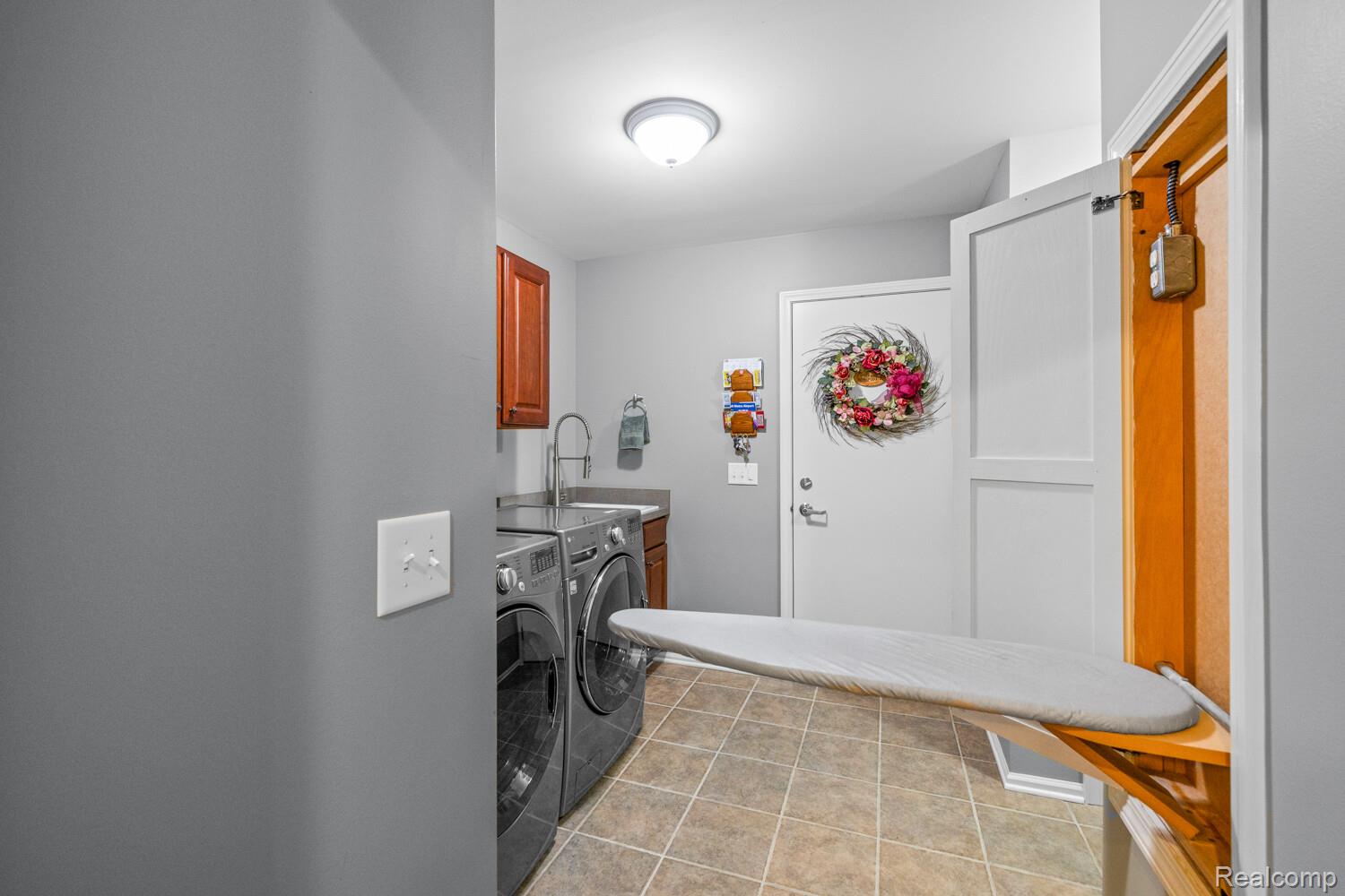 1131 Thorn Ridge Drive Howell, MI 48843 - Photo 25 of 47 30_1131_Thorn_Ridge_Dr32_mls.jpg