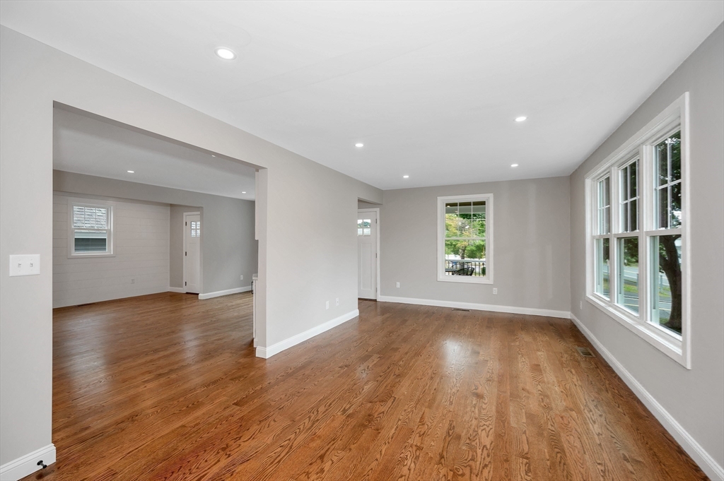 216 Waverly Road North Andover, MA 01845 - Photo 12 of 40 Gallery Image 12