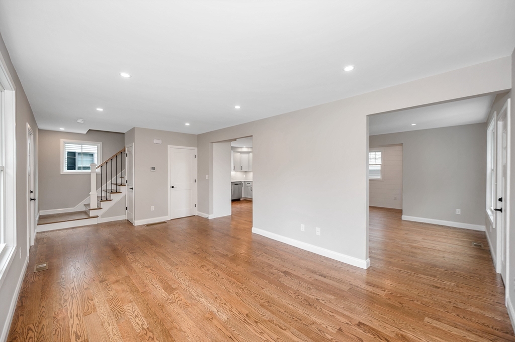 216 Waverly Road North Andover, MA 01845 - Photo 13 of 40 Gallery Image 13