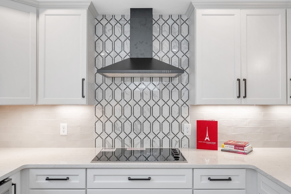 216 Waverly Road North Andover, MA 01845 - Photo 4 of 40 Gallery Image 4