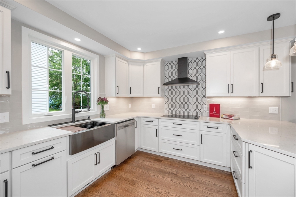 216 Waverly Road North Andover, MA 01845 - Photo 5 of 40 Gallery Image 5