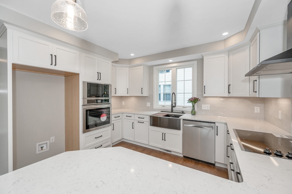 216 Waverly Road North Andover, MA 01845 - Photo 6 of 40 Gallery Image 6