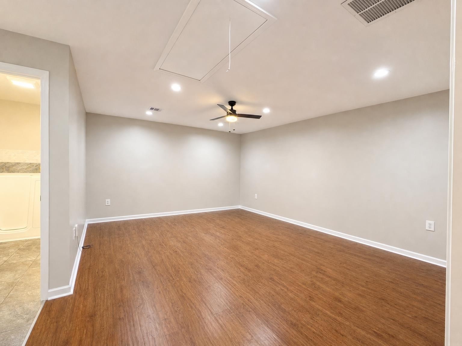 1747 Burning Tree Road Houston, TX 77339 - Photo 15 of 26 Gallery Image 15
