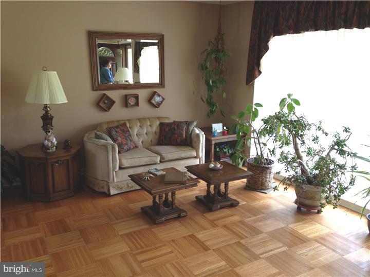 1259 Cloverly Road Warminster, PA 18974 - Photo 2 of 18 Living Room