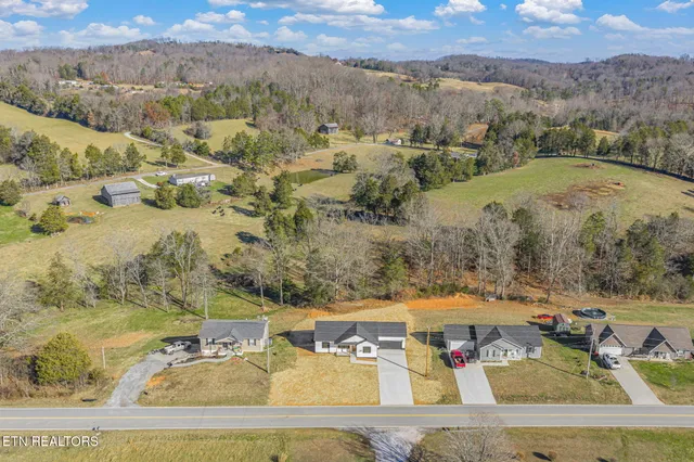 $315,000 | 2660 Sharps Chapel Road, Sharps Chapel, TN 37866