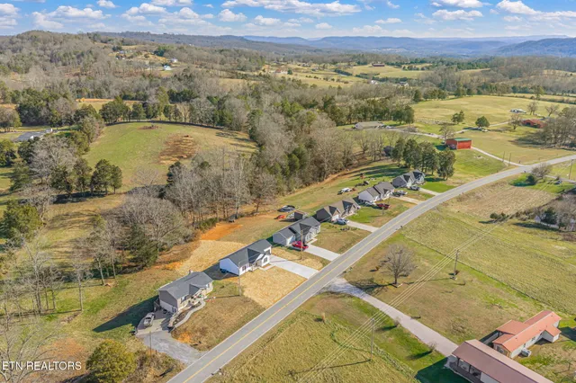 $315,000 | 2660 Sharps Chapel Road, Sharps Chapel, TN 37866