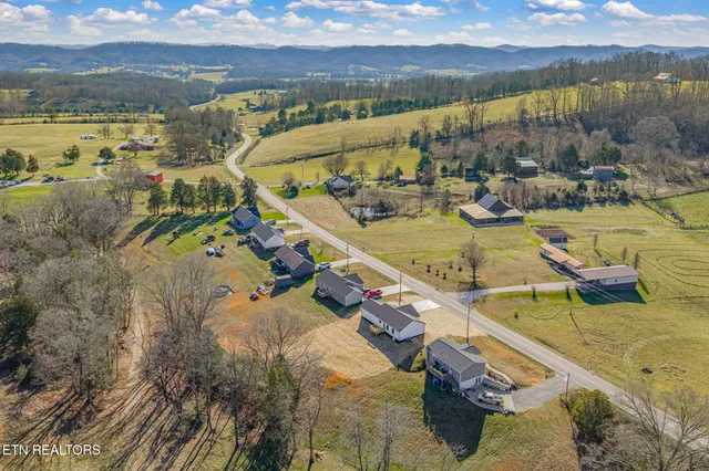 $315,000 | 2660 Sharps Chapel Road, Sharps Chapel, TN 37866