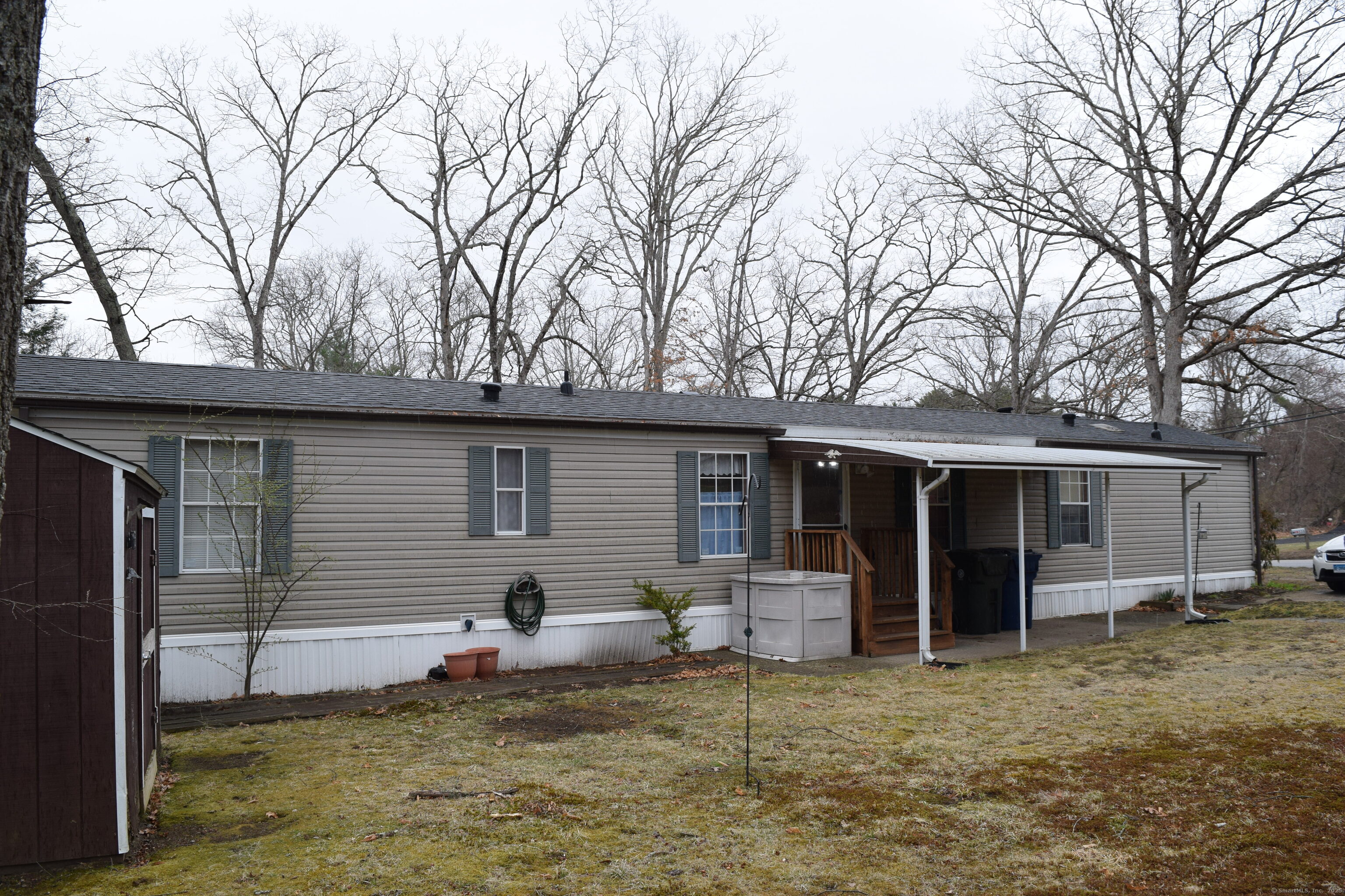 a view of a house with a yard