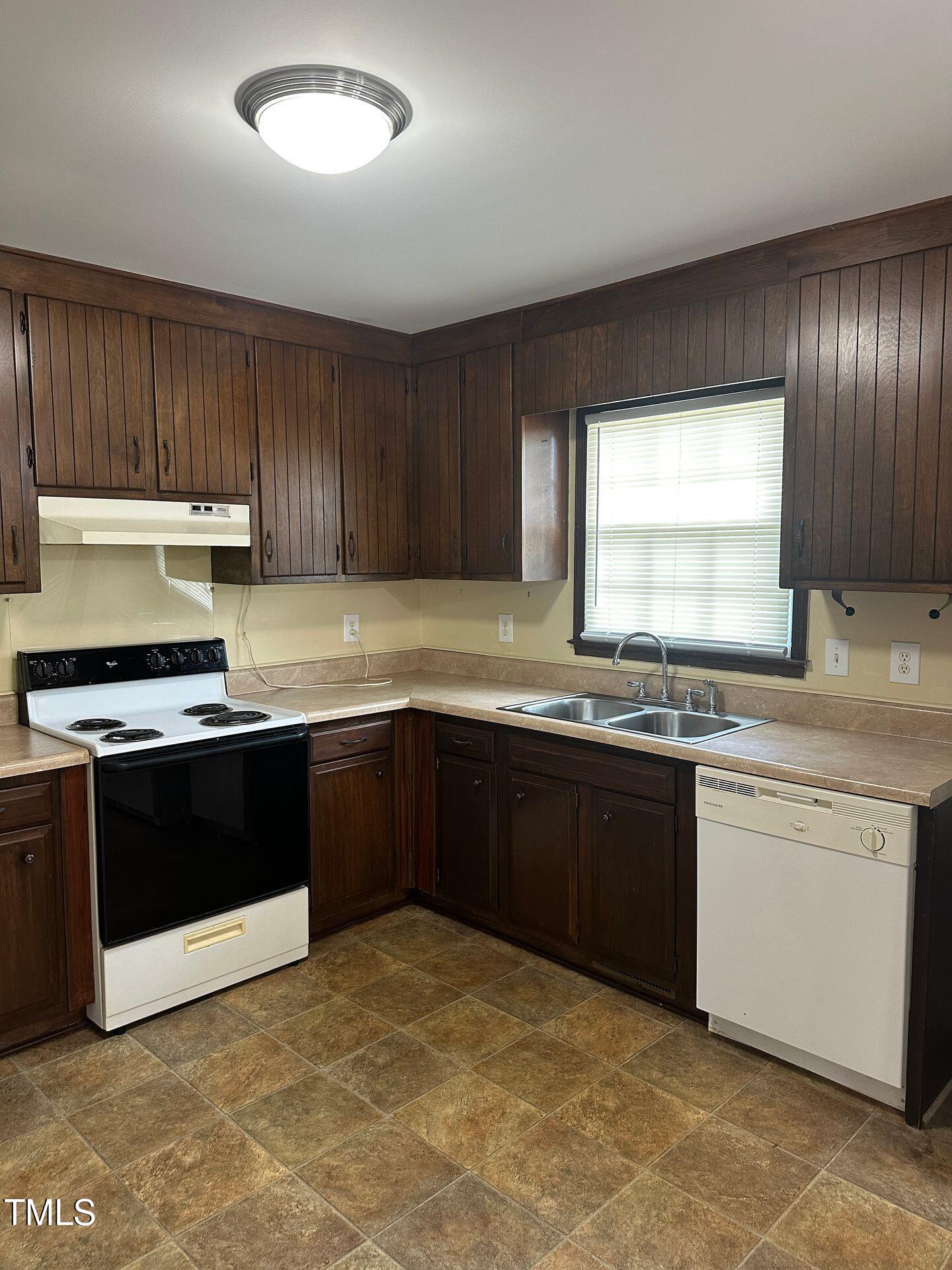 1280 Powhatan Road Clayton, NC 27527 - Photo 4 of 12 cb12c9f2-8143-4e39-b478-d85000a9bb1c
