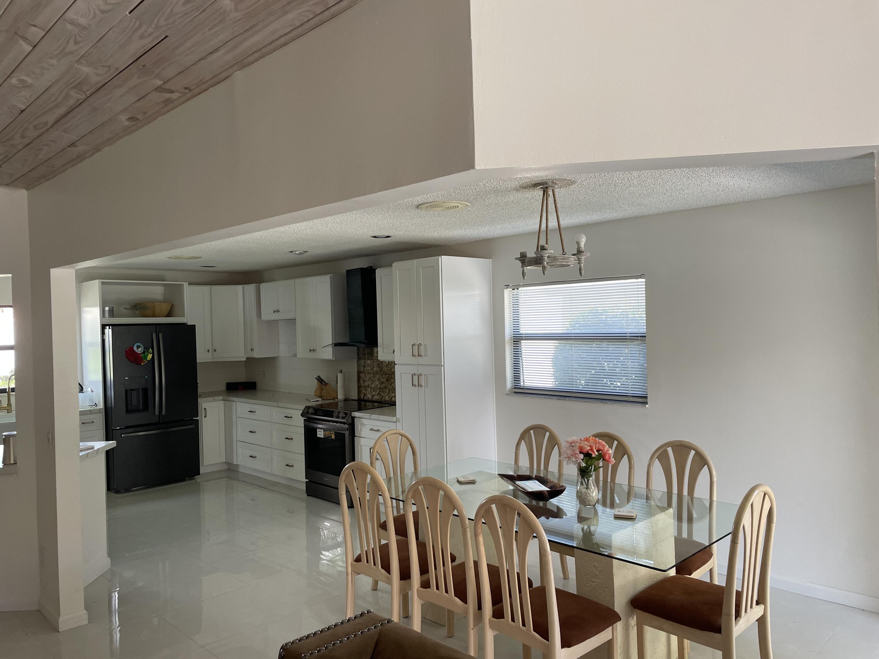 240 Northwest 70th Street Boca Raton, FL 33487 - Photo 17 of 46 D188A73B-BFE3-4EE0-8541-96027121334B