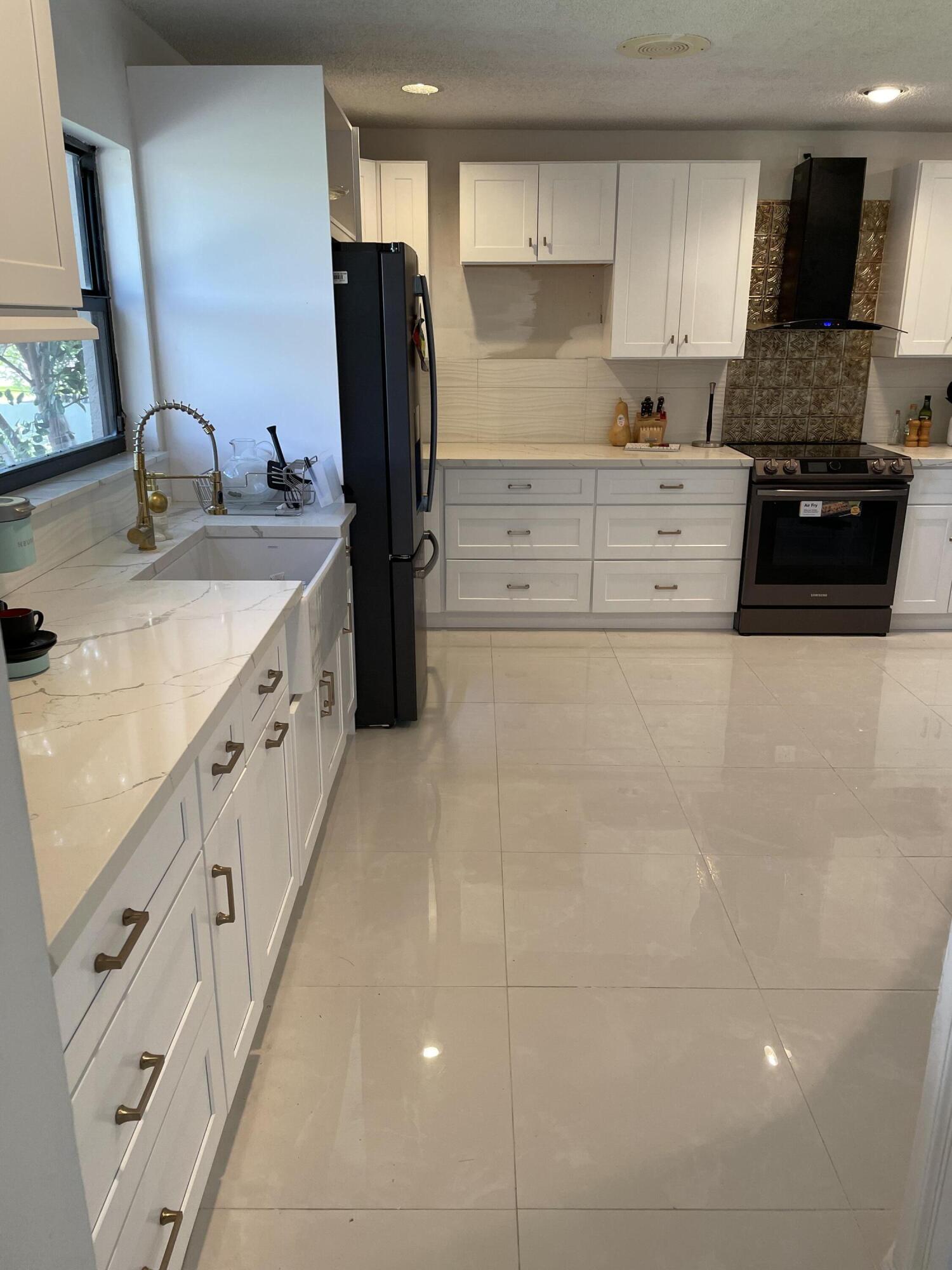 240 Northwest 70th Street Boca Raton, FL 33487 - Photo 6 of 46 FA28A677-376C-4550-9266-CBC0101175CF