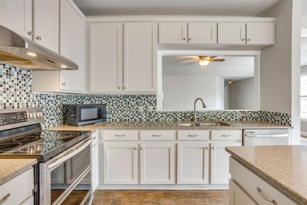9825 Stoney Bridge Road Fort Worth, TX 76108 - Photo 14 of 40 Beautiful backsplash & granite counters