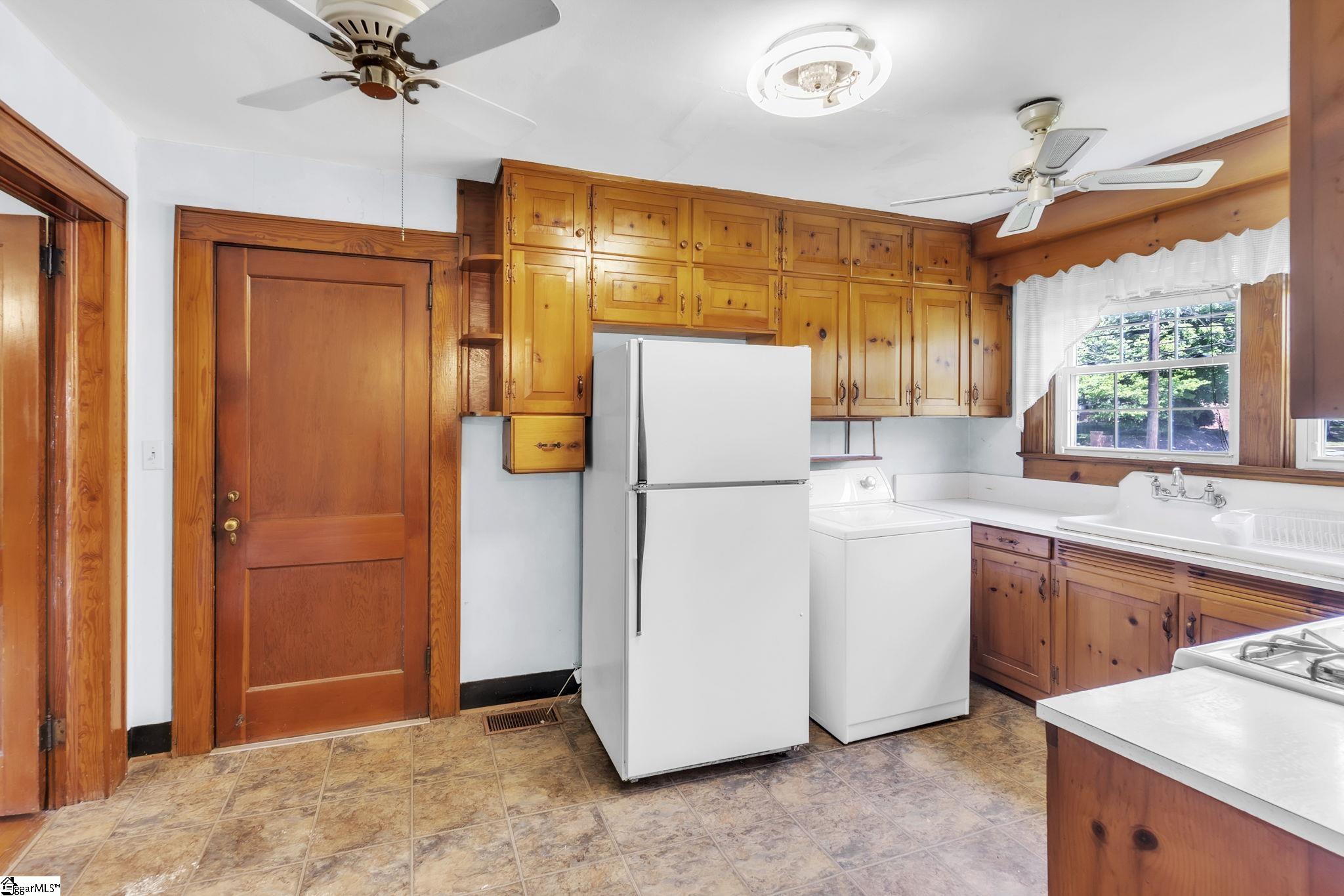 621 Church Street Laurens, SC 29360 - Photo 12 of 23