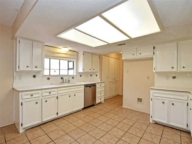 $2,800 | 12904 Wells Fargo Trail, Austin, TX 78737