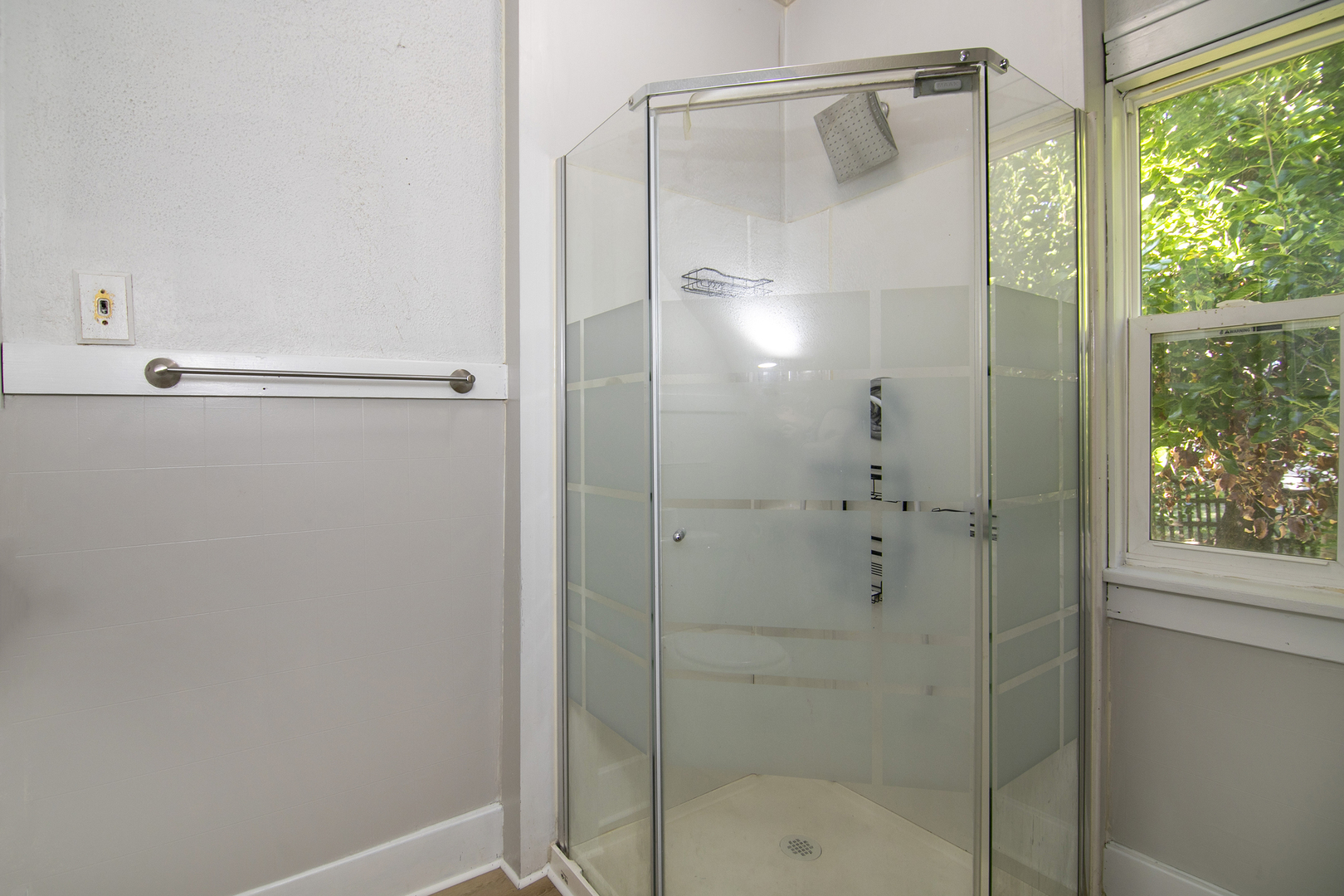 1179 South 4th Avenue Kankakee, IL 60901 - Photo 12 of 18 a bathroom with a glass shower door