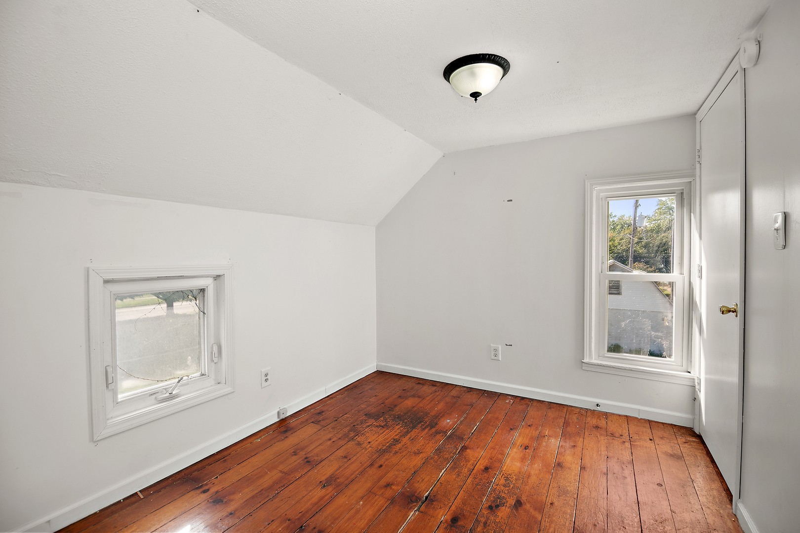 1179 South 4th Avenue Kankakee, IL 60901 - Photo 16 of 18 an empty room with a hardwood and windows