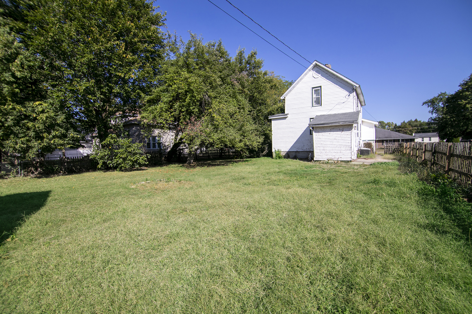 1179 South 4th Avenue Kankakee, IL 60901 - Photo 3 of 18 a view of a house with a yard