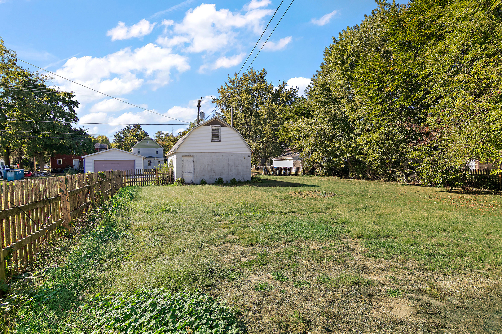 1179 South 4th Avenue Kankakee, IL 60901 - Photo 4 of 18 a view of a house with a yard