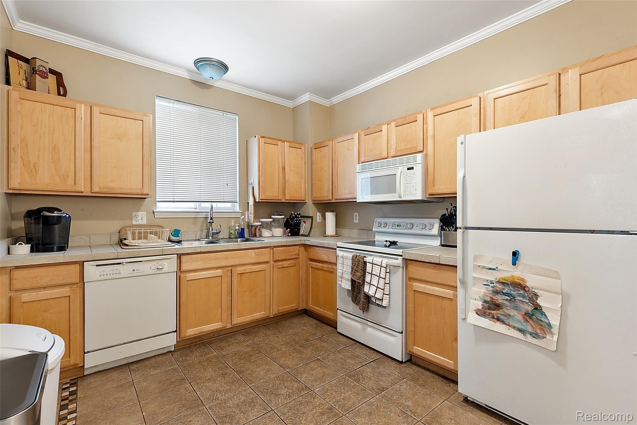 20189 Rodeo Court Southfield, MI 48075 - Photo 10 of 26 A0F1B13E-570F-48D8-B51A-405593D3E425.jpeg