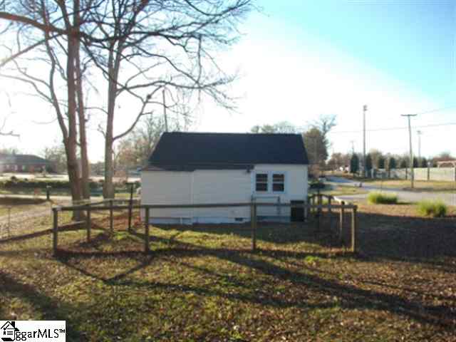 101 Harvey Road Greer, SC 29651 - Photo 3 of 18 Gallery Image 3