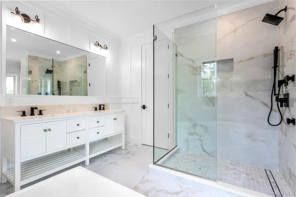 $1,990,000 | 33 Lagoon Court West, Riverhead, NY 11901