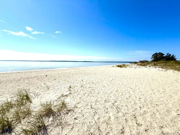 $1,990,000 | 33 Lagoon Court West, Riverhead, NY 11901