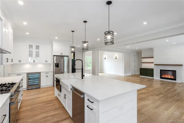 $1,990,000 | 33 Lagoon Court West, Riverhead, NY 11901
