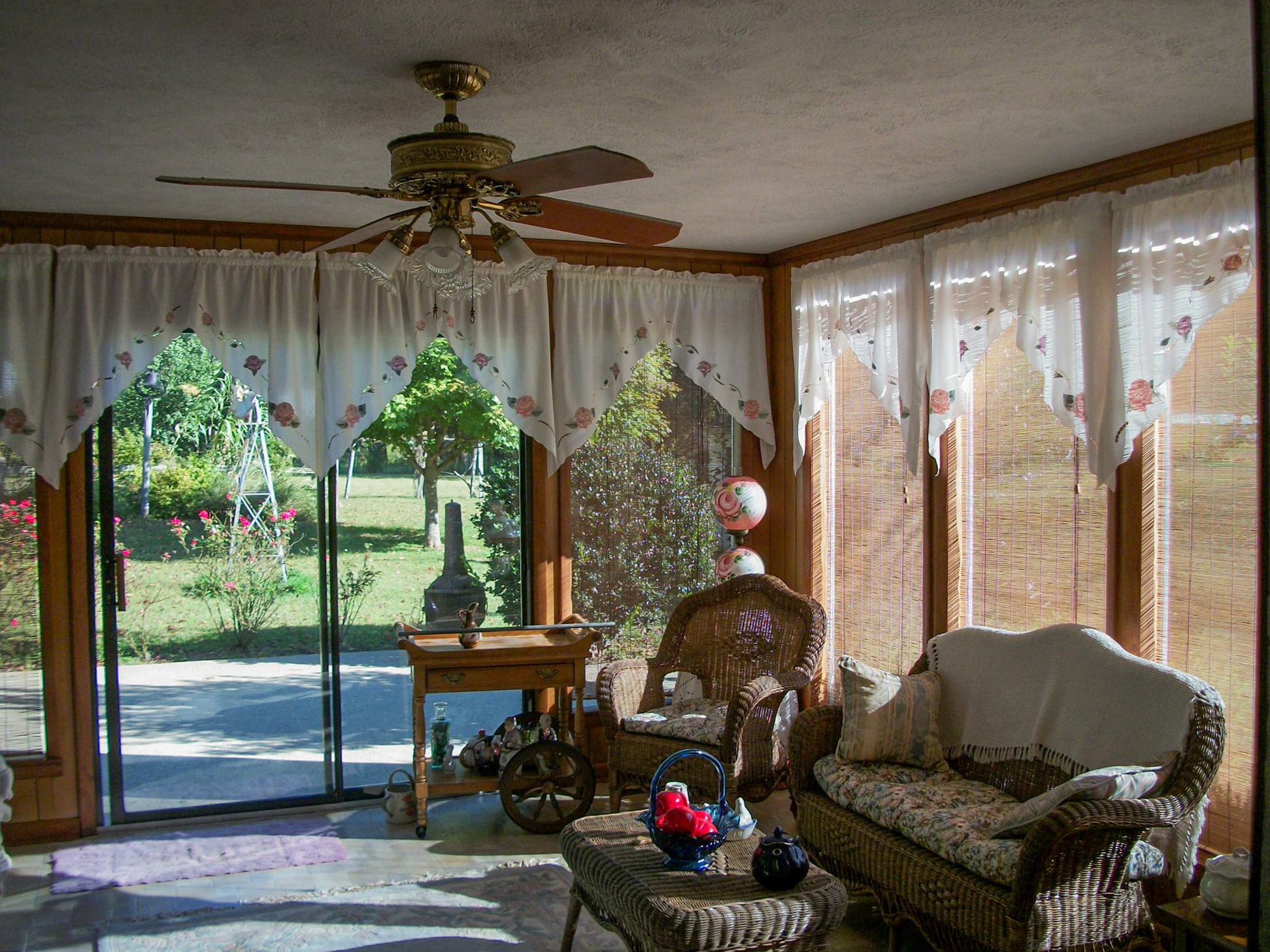 9670 Panther Creek Road Christiana, TN 37037 - Photo 6 of 16 a living room with furniture and a potted plant