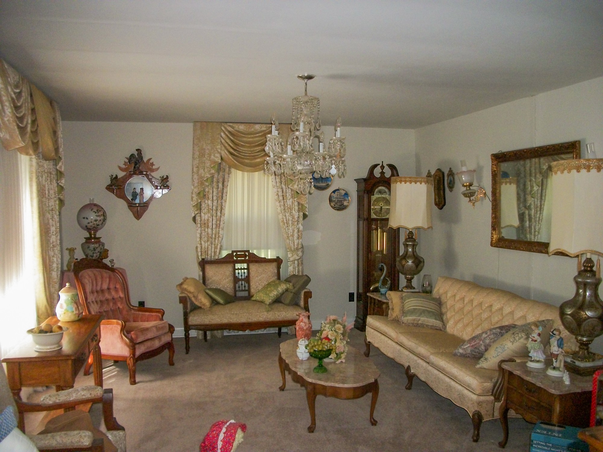 9670 Panther Creek Road Christiana, TN 37037 - Photo 10 of 16 a living room with furniture and a chandelier