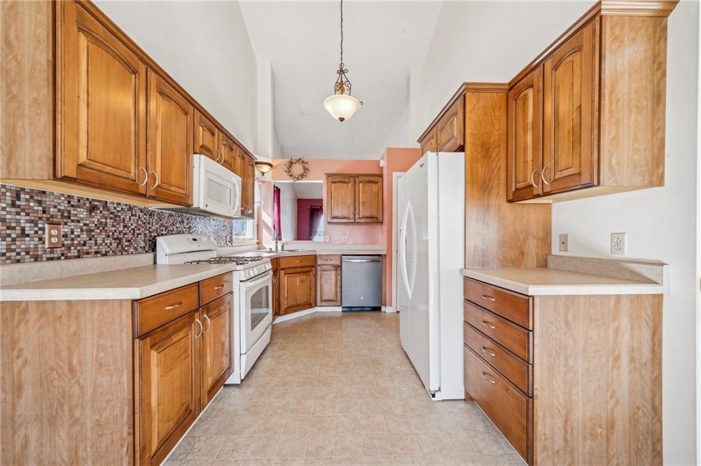 19 Longview Drive Avella, PA 15312 - Photo 4 of 26