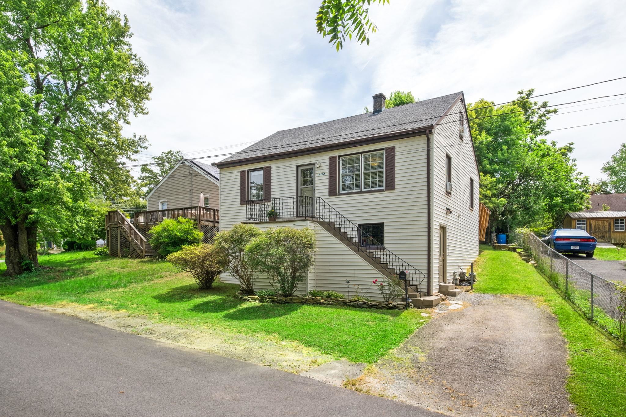 1104 Ware Street Charlottesville, VA 22902 - Photo 3 of 36