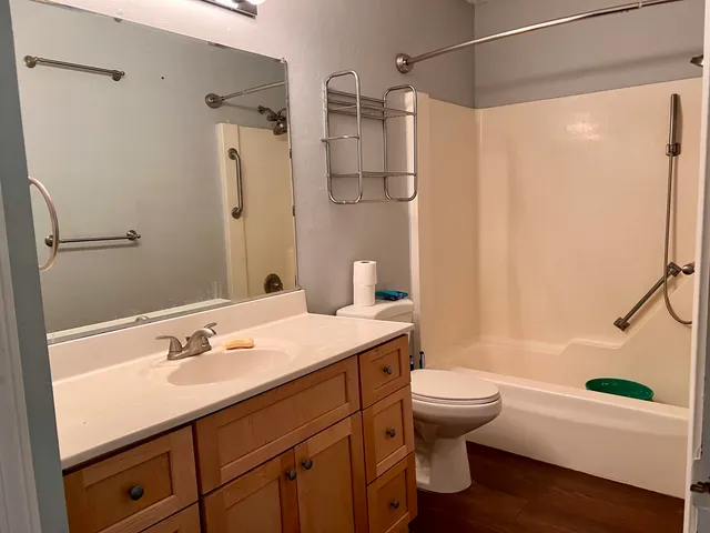 $1,950 | 2828 South 9th Street, Kalamazoo, MI 49009