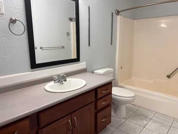 $1,800 | 2828 South 9th Street, Kalamazoo, MI 49009