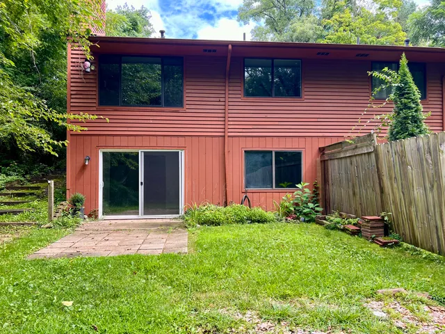$1,950 | 2828 South 9th Street, Kalamazoo, MI 49009