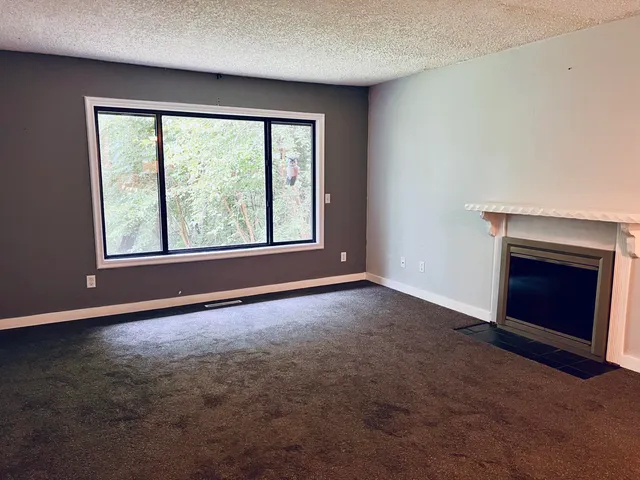 $1,950 | 2828 South 9th Street, Kalamazoo, MI 49009