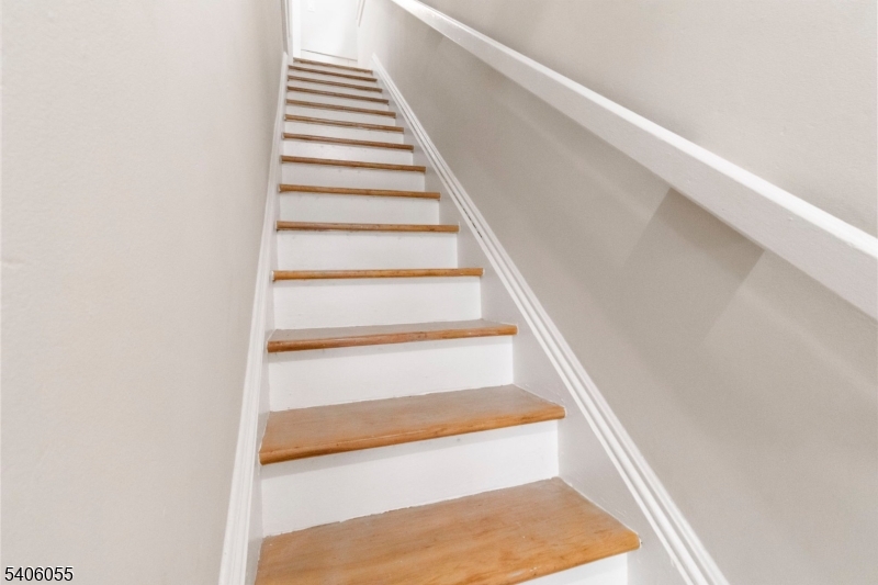 233 Irwin Street Phillipsburg, NJ 08865 - Photo 11 of 33 a view of entryway