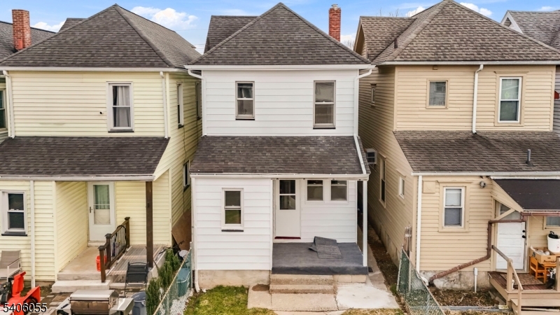 233 Irwin Street Phillipsburg, NJ 08865 - Photo 28 of 33 a front view of a house with a yard