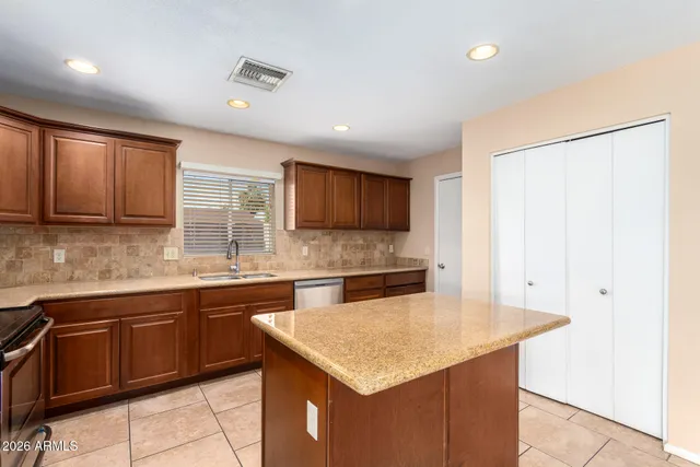 $3,600 | 1890 East Loma Vista Drive, Tempe, AZ 85282