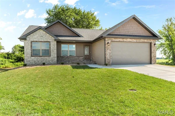 $350,000 | 2829 Beth Ann Court, Pontoon Beach, IL 62040